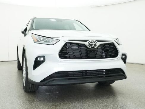 New 2026 Toyota Highlander Limited AWD/4WD image 30