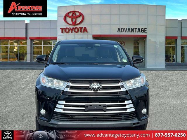 Used 2018 Toyota Highlander Plus AWD/4WD image 2