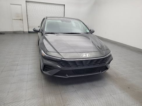 Used 2025 Hyundai Elantra SE FWD image 14