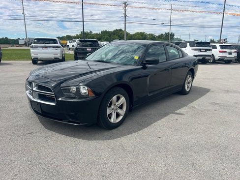 Used 2013 Dodge Charger SE RWD image 3