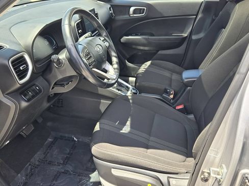 Used 2023 Hyundai Venue SEL FWD image 10