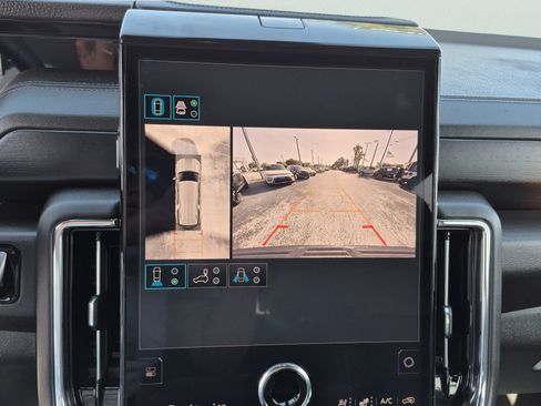 Used 2025 GMC Yukon XL Denali AWD/4WD image 25