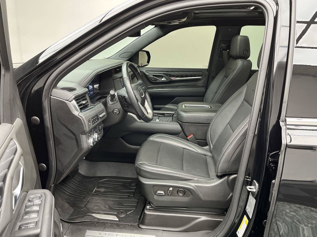 Certified 2023 GMC Yukon Denali w/ Max Trailering Package AWD/4WD image 3