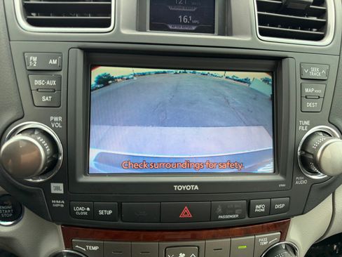 Used 2012 Toyota Highlander Limited w/ Tow Pkg AWD/4WD image 29