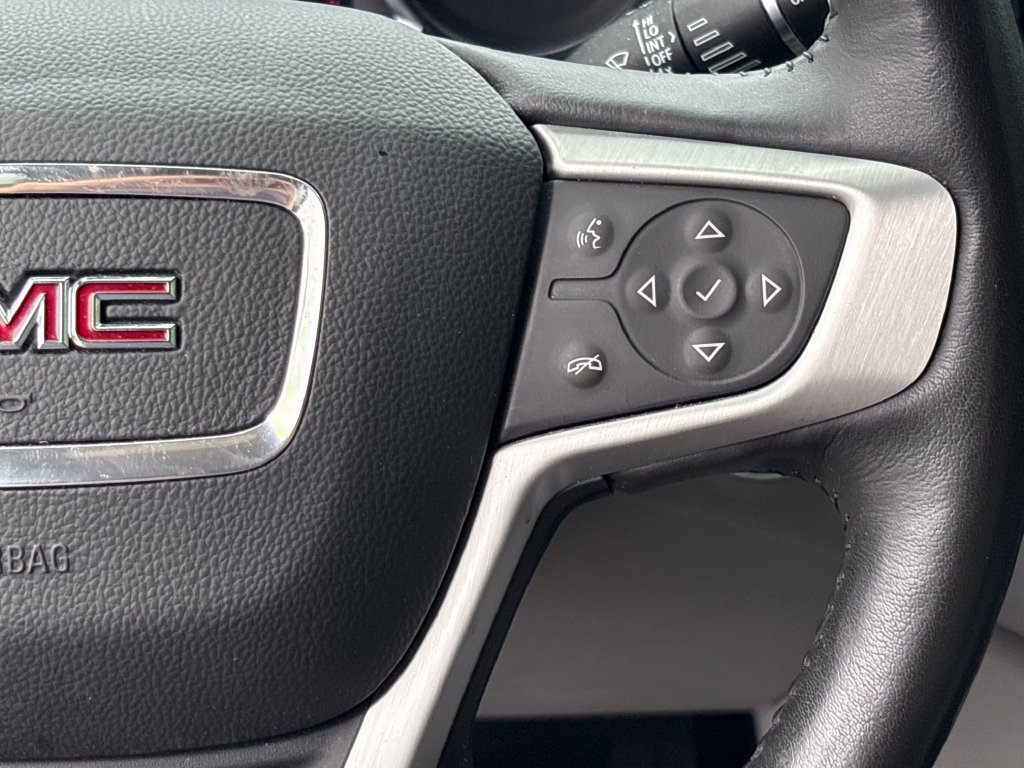 Used 2022 GMC Terrain SLT w/ Tech Package FWD image 19