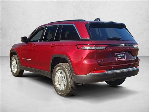 Used 2025 Jeep Grand Cherokee Laredo w/ Luxury Tech Group I AWD/4WD image 9