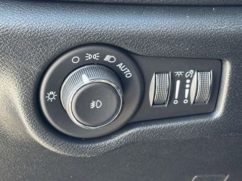 New 2026 Chrysler Pacifica Select w/ S Appearance Package image 20