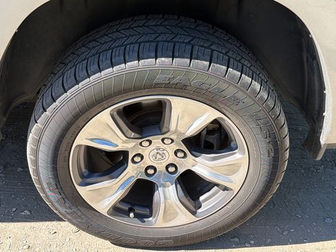 Used 2019 RAM 1500 Laramie AWD/4WD image 12