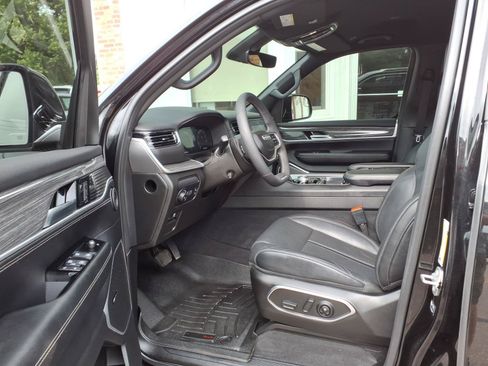 Used 2022 Jeep Wagoneer Series II AWD/4WD image 9