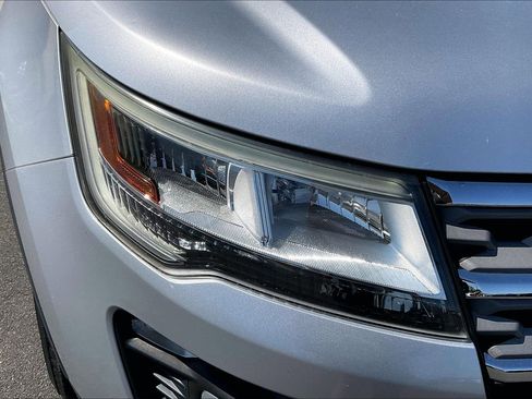 Used 2018 Ford Explorer XLT w/ Equipment Group 201A FWD image 33