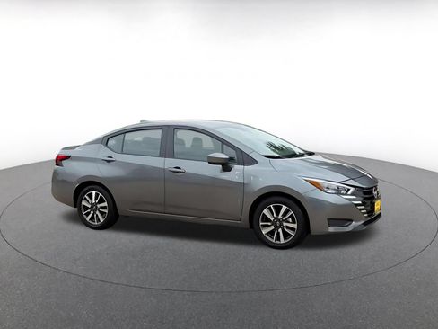 Used 2025 Nissan Versa SV FWD image 2