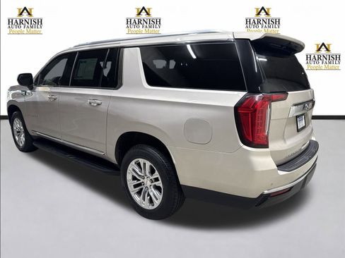 Used 2021 GMC Yukon XL SLT AWD/4WD image 3