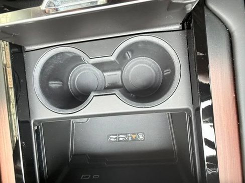 Used 2025 GMC Yukon Denali RWD image 38