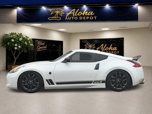 Used 2019 Nissan 370Z Coupe w/ Z34 Heritage Edition - White RWD image 2
