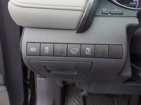 Used 2019 Toyota Camry LE FWD image 16