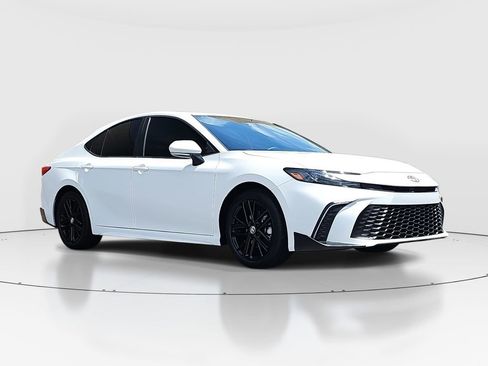 Certified 2025 Toyota Camry SE FWD image 3