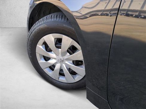 Used 2022 Toyota Corolla L image 6