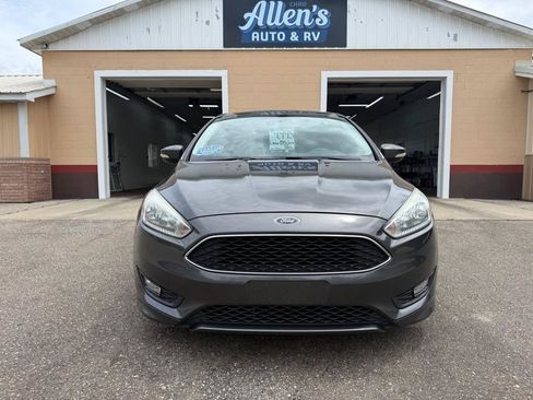 Used 2015 Ford Focus SE w/ SE Sport Package FWD image 2
