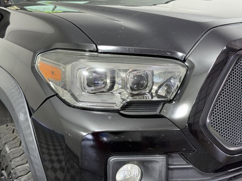 Used 2016 Toyota Tacoma TRD Off-Road w/ Towing Package image 7