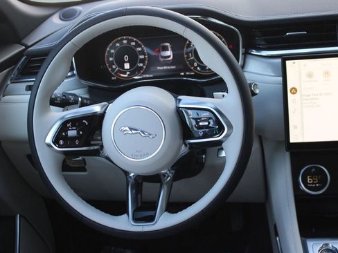 Used 2025 Jaguar F-PACE R-Dynamic S image 17