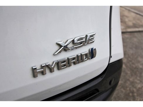 Used 2023 Toyota Sienna XSE image 27