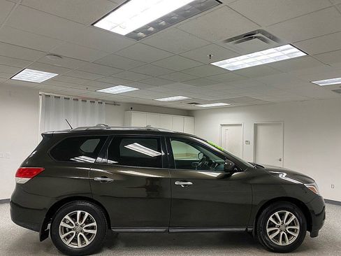 Used 2015 Nissan Pathfinder SV w/ Cargo Package image 4