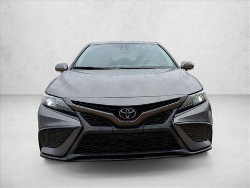 Certified 2022 Toyota Camry SE image 2