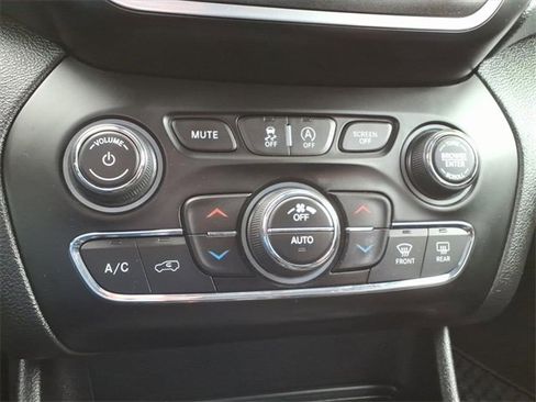 Used 2019 Jeep Cherokee Trailhawk w/ Cold Weather Group image 23