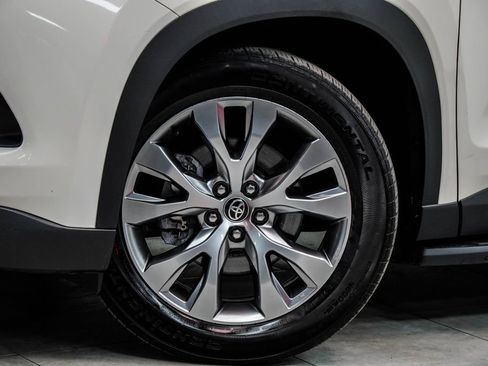 Used 2024 Toyota Grand Highlander AWD image 3