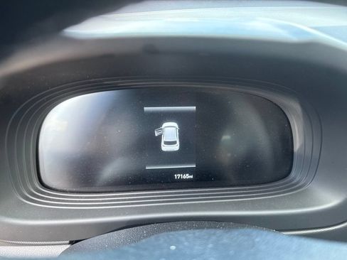 Used 2024 Hyundai Venue SEL FWD image 4
