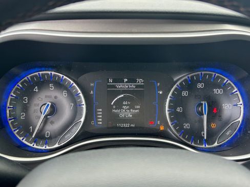 Used 2020 Chrysler Pacifica Touring-L FWD image 21