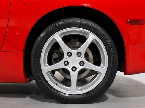 Used 2004 Chevrolet Corvette Convertible w/ Preferred Equipment Group RWD image 35