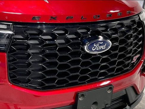 Used 2025 Ford Explorer ST image 38