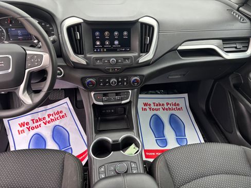 Used 2022 GMC Terrain SLE w/ Driver Convenience Package image 11