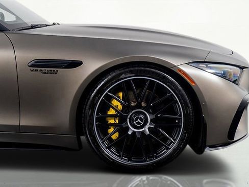 Used 2022 Mercedes-Benz SL 63 AMG 4MATIC w/ AMG Aerodynamic Package image 32