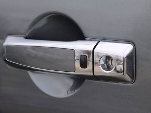 Used 2013 Nissan Armada Platinum image 16