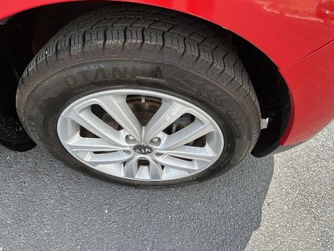 Used 2017 Kia Soul + FWD image 46