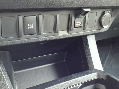 Certified 2022 Toyota Tacoma SR AWD/4WD image 23