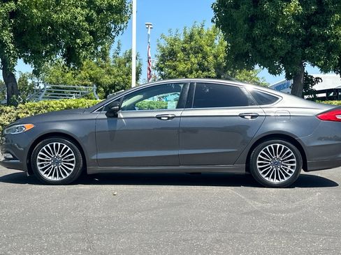 Used 2017 Ford Fusion SE FWD image 7