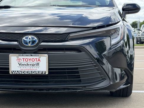 Used 2025 Toyota Corolla LE image 9