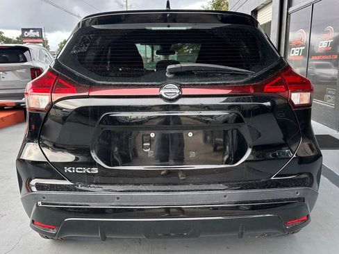 Used 2021 Nissan Kicks S image 4