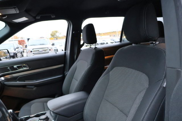 Used 2018 Ford Explorer XLT AWD/4WD image 10
