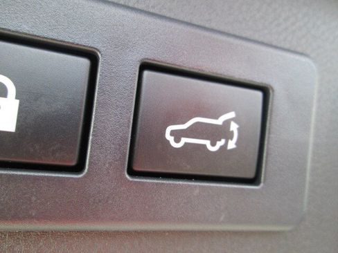 Used 2025 Subaru Forester Premium AWD/4WD image 12