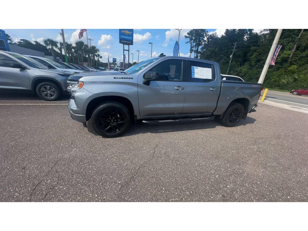 Used 2024 Chevrolet Silverado 1500 RST AWD/4WD image 4
