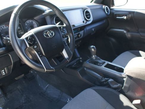 Used 2021 Toyota Tacoma TRD Sport w/ Technology Package image 12