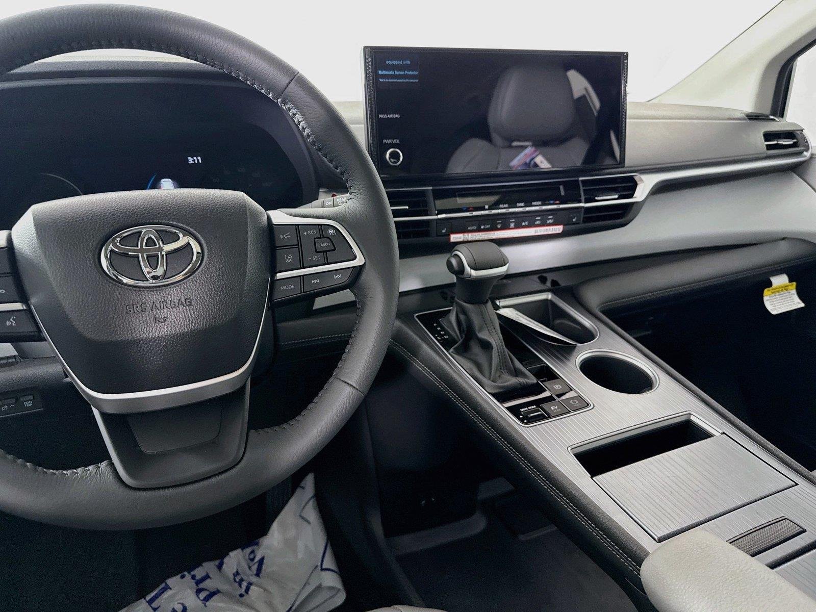 New 2026 Toyota Sienna XLE FWD image 33