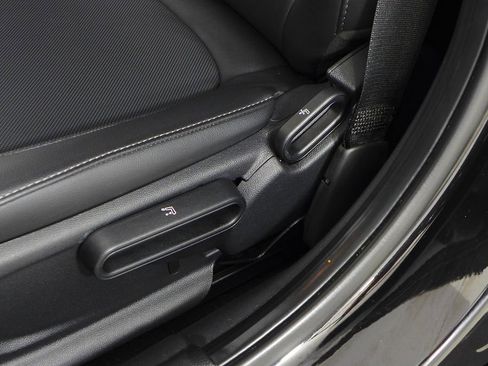 Used 2019 MINI Cooper 4-Door Hardtop image 23