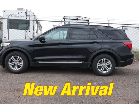 Used 2024 Ford Explorer XLT w/ Equipment Group 202A AWD/4WD image 1