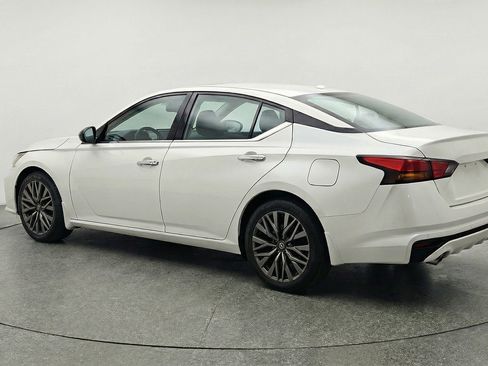 Used 2025 Nissan Altima 2.5 SV FWD image 6