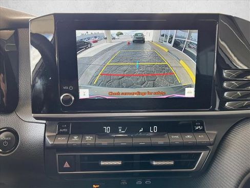 Used 2025 Toyota Camry SE image 13